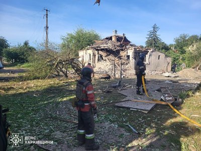 Російські авіабомби влучили в житлові будівлі у Куп'янську, в результаті чого отримав поранення власник одного з будинків Російські авіабомби влучили в житлові будівлі у Куп'янську, в результаті чого отримав поранення власник одного з будинків