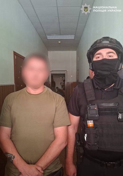 5 тисяч доларів США за можливість служби в тилу: на Київщині викрили ще одну схему заробітку на війні 5 тисяч доларів США за можливість служби в тилу: на Київщині викрили ще одну схему заробітку на війні