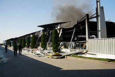 Двоє загиблих, 11 поранених: наслідки авіаудару по підприємству в Сумах Двоє загиблих, 11 поранених: наслідки авіаудару по підприємству в Сумах