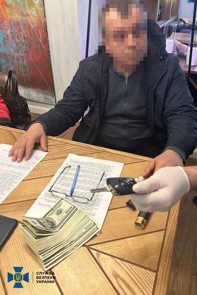 Вимагали гроші з учасників "зернової угоди": СБУ затримала працівників Держпродспоживслужби на Одещині Вимагали гроші з учасників "зернової угоди": СБУ затримала працівників Держпродспоживслужби на Одещині