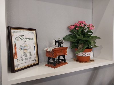 "Сукні почекають до перемоги". Сумська майстриня виготовляє військові шеврони "Сукні почекають до перемоги". Сумська майстриня виготовляє військові шеврони