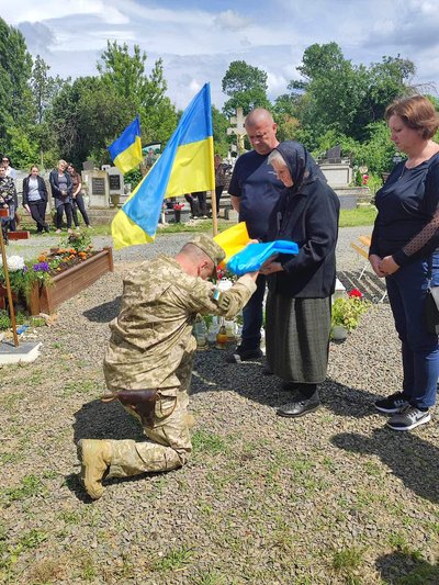 На Закарпатті попрощалися з полеглим захисником Василем Канайлом На Закарпатті попрощалися з полеглим захисником Василем Канайлом