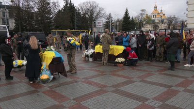 З бійцями Юрієм Харитонюком та Володимиром Смірновим попрощалися у Рівному З бійцями Юрієм Харитонюком та Володимиром Смірновим попрощалися у Рівному