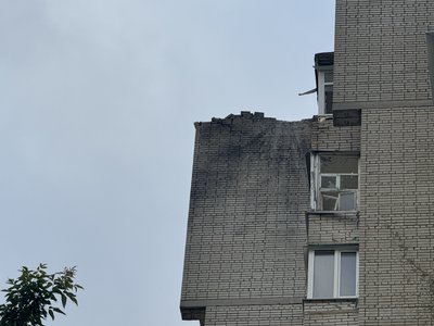 Армія РФ вдарила по Сумській громаді: є пошкодження підприємства та дах багатоповерхівки Армія РФ вдарила по Сумській громаді: є пошкодження підприємства та дах багатоповерхівки