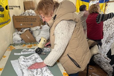 "У нас замерзала вода і лід стояв": як на Троєщині працює волонтерський центр "Чарівні ластівки" "У нас замерзала вода і лід стояв": як на Троєщині працює волонтерський центр "Чарівні ластівки"