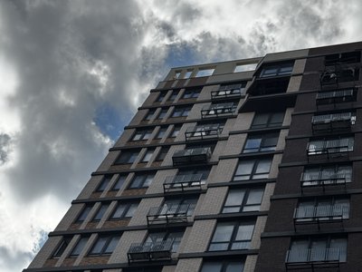 В Одесі відновлюють будинок на Прохоровській, пошкоджений російським обстрілом у січні 2024 року В Одесі відновлюють будинок на Прохоровській, пошкоджений російським обстрілом у січні 2024 року