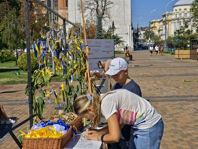 «Поки живу я — живе пам’ять»: у Вінниці проходить акція «Голоси пам’яті» «Поки живу я — живе пам’ять»: у Вінниці проходить акція «Голоси пам’яті»