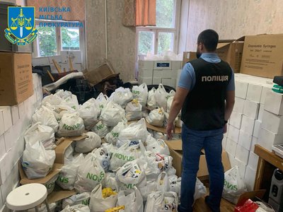 Зловживання з гумдопомогою і посвідченнями волонтерів: під підозрою подружжя ексспівробітників Червоного Хреста з Києва Зловживання з гумдопомогою і посвідченнями волонтерів: під підозрою подружжя ексспівробітників Червоного Хреста з Києва