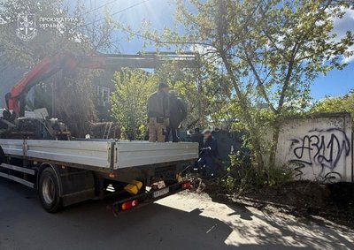 На столичній Оболоні за рішенням суду знесли нелегальну стоянку На столичній Оболоні за рішенням суду знесли нелегальну стоянку