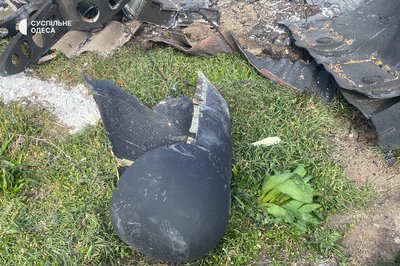 "Над будинком стався спалах": передмістя Одеси атакували БпЛА вночі 22 березня "Над будинком стався спалах": передмістя Одеси атакували БпЛА вночі 22 березня