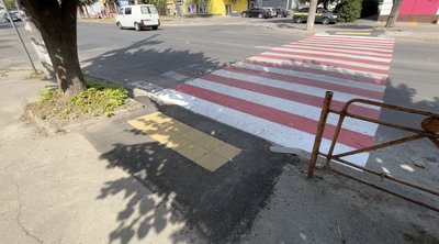 Без барʼєрів: в одному з міст Черкащини облаштовують спуски з тротуарів Без барʼєрів: в одному з міст Черкащини облаштовують спуски з тротуарів