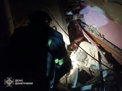Авіаудар по Дружківці: надзвичайники врятували жінку з-під руїн будинку