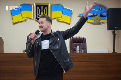 "Тепер моя сцена — кордон": як артист Віталій Баркар з Одещини став прикордонником