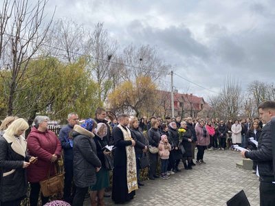 На Волині відкрили меморіальну дошку в пам'ять про полеглого 53-річного воїна На Волині відкрили меморіальну дошку в пам'ять про полеглого 53-річного воїна