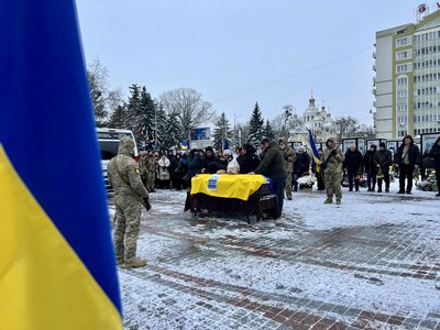 З 29-річним солдатом Андрієм Степанюком попрощалися у Рівному З 29-річним солдатом Андрієм Степанюком попрощалися у Рівному