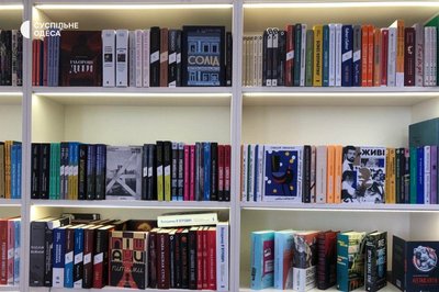"Досі питають про книги російською": як працює книгарня-кав’ярня видавництва "Старого Лева" в Одесі "Досі питають про книги російською": як працює книгарня-кав’ярня видавництва "Старого Лева" в Одесі