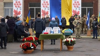 Загинули внаслідок удару російського дрона: на Кіровоградщині попрощались із Юрієм Сакуном та Іваном Ващенко Загинули внаслідок удару російського дрона: на Кіровоградщині попрощались із Юрієм Сакуном та Іваном Ващенко