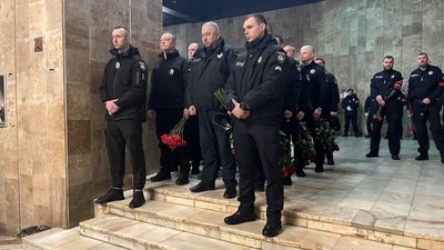Прощання з полеглим поліцейським Романом Кравченком, Харків, 21 березня 2025 року Прощання з полеглим поліцейським Романом Кравченком, Харків, 21 березня 2025 року