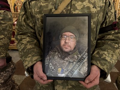 У Полтаві попрощалися з трьома солдатами, які обороняли Україну на війні з РФ У Полтаві попрощалися з трьома солдатами, які обороняли Україну на війні з РФ