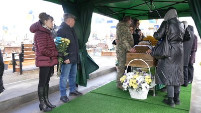 У Вінниці попрощалися з полеглим лейтенантом Андрієм Гуньком У Вінниці попрощалися з полеглим лейтенантом Андрієм Гуньком