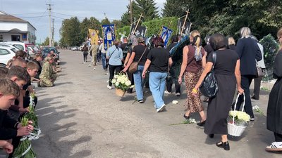 «В них було все разом»: у Козині попрощалися з двоюрідними братами, які загинули на Харківщині «В них було все разом»: у Козині попрощалися з двоюрідними братами, які загинули на Харківщині