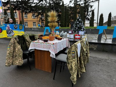 "Вони за нас боролися, а тепер ми за них": на Вінниччині пройшла акція на підтримку полонених і зниклих безвісти "Вони за нас боролися, а тепер ми за них": на Вінниччині пройшла акція на підтримку полонених і зниклих безвісти
