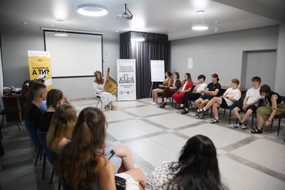 У Баранівці на Житомирщині молодь з 10 областей України відновлювала молодіжний простір У Баранівці на Житомирщині молодь з 10 областей України відновлювала молодіжний простір