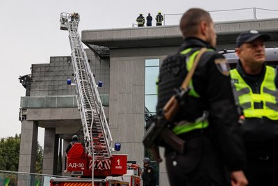 Наслідки обстрілу бізнес-центру російським ударним безпілотником. Київ, 23 вересня 2026 року Наслідки обстрілу бізнес-центру російським ударним безпілотником. Київ, 23 вересня 2026 року