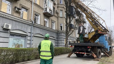 У Шевченківському районі Харкова учувають наслідки російського обстрілу 30 березня 2025 року У Шевченківському районі Харкова учувають наслідки російського обстрілу 30 березня 2025 року