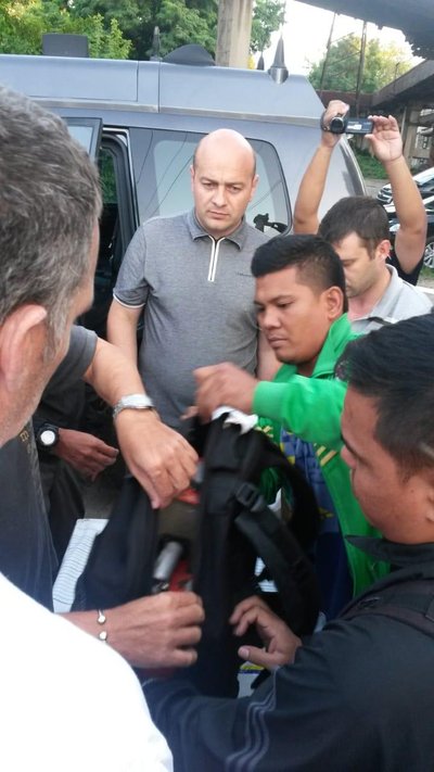 Процес передачі "чорних скриньок" міжнародним експертам на заводі Малишева у Харкові, 22 липня 2014 року Процес передачі "чорних скриньок" міжнародним експертам на заводі Малишева у Харкові, 22 липня 2014 року