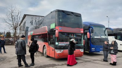 Оформили понад 75 тисяч людей за добу: яка ситуація у пунктах пропуску на Львівщині Оформили понад 75 тисяч людей за добу: яка ситуація у пунктах пропуску на Львівщині