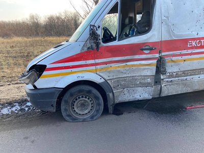 У Куп'янську російські військові вдарили поруч авто медиків FPV-дроном, 29 січня 2025 року