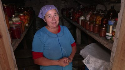 Жителі Рівненщини готуються до зими. Як це відбувається у прикордонному селі Жителі Рівненщини готуються до зими. Як це відбувається у прикордонному селі