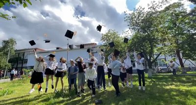 У київських школах пролунав останній дзвоник У київських школах пролунав останній дзвоник