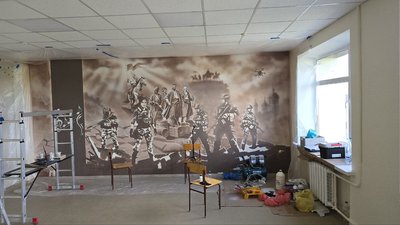 Художник із Житомира Олександр Карачун створив розпис із воїнами різних епох у фармколеджі Художник із Житомира Олександр Карачун створив розпис із воїнами різних епох у фармколеджі