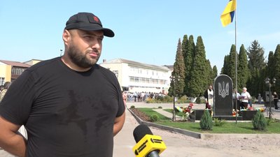 В День пам'яті захисників України у Пулинах на Житомирщині відкрили меморіальне місце В День пам'яті захисників України у Пулинах на Житомирщині відкрили меморіальне місце