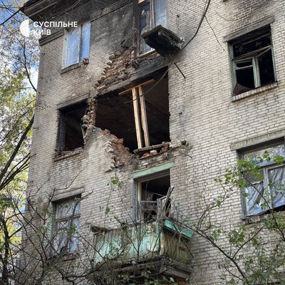 Київ під масованою атакою РФ: є загиблі та поранені, горить будівля Кабміну