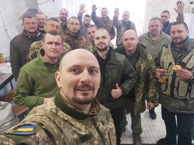 "На кону стоїть існування держави": історія викладача з Полтавщини, який боронить країну "На кону стоїть існування держави": історія викладача з Полтавщини, який боронить країну