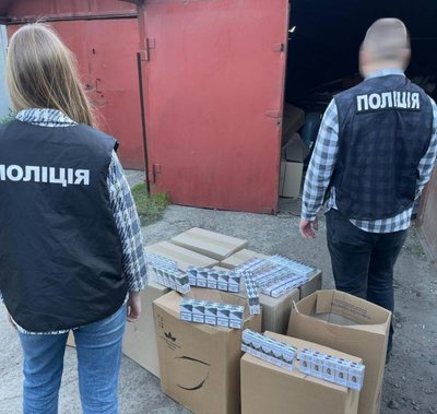 Вилучили тисячу пачок : двох черкащан судитимуть за продаж підробних цигарок