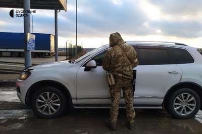 "Сподіваємося, що ненадовго їдемо": як працює переправа з Румунією на Одещині під час блекауту "Сподіваємося, що ненадовго їдемо": як працює переправа з Румунією на Одещині під час блекауту