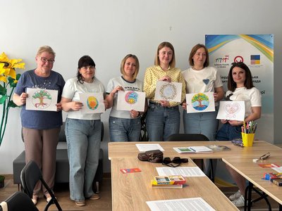 "Навчитися жити далі": у Бердичеві проводять зустрічі підтримки для дружин загиблих військових "Навчитися жити далі": у Бердичеві проводять зустрічі підтримки для дружин загиблих військових
