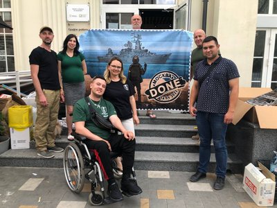 "Я за будь-який кіпіш, крім сходів": історія стендап коміка та волонтера Юрія Степанця "Я за будь-який кіпіш, крім сходів": історія стендап коміка та волонтера Юрія Степанця