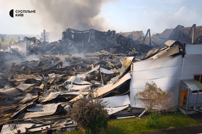 «Усе згоріло»: водій із Молдови втратив фуру, документи й гроші після удару по логістичному центру «Усе згоріло»: водій із Молдови втратив фуру, документи й гроші після удару по логістичному центру