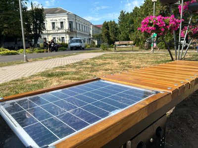 "Потрібна штука": у містечку на Черкащині під час прогулянки можна зарядити гаджет "Потрібна штука": у містечку на Черкащині під час прогулянки можна зарядити гаджет