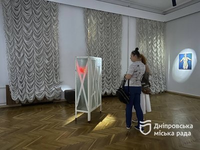 "Нам треба достукатися до міжнародної аудиторії". У Дніпрі відкрили мистецьку виставку "Зліпок часу" "Нам треба достукатися до міжнародної аудиторії". У Дніпрі відкрили мистецьку виставку "Зліпок часу"