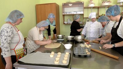 "Гарна нагода навчитися готувати": у Вінниці проводять безплатний курс "Кондитерська справа" "Гарна нагода навчитися готувати": у Вінниці проводять безплатний курс "Кондитерська справа"