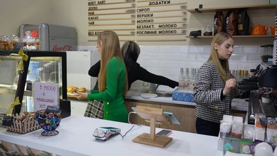 Донька вшанувала пам’ять загиблого на фронті батька, відкривши кав’ярню на його честь у Вінниці Донька вшанувала пам’ять загиблого на фронті батька, відкривши кав’ярню на його честь у Вінниці
