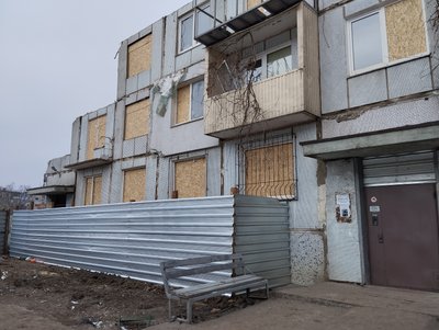 У Полтаві почали технічну експертизу напівзруйнованого ракетою будинку У Полтаві почали технічну експертизу напівзруйнованого ракетою будинку