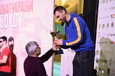 Черкаські боксери привезли дев'ять нагород із чемпіонату України Черкаські боксери привезли дев'ять нагород із чемпіонату України