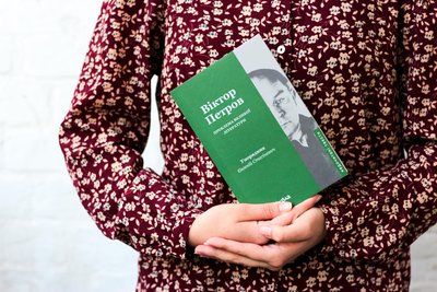 Збірка есеїв Віктора Петрова: 10 новинок "Книжкового Арсеналу 2025" Збірка есеїв Віктора Петрова: 10 новинок "Книжкового Арсеналу 2025"